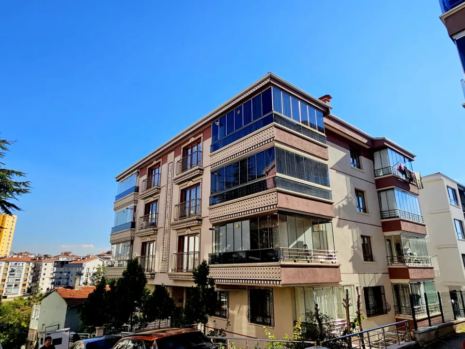 AKTEPE'DE,MERKEZİ KONUMDA 3+1 ASANSÖRLÜ DAİRE — görsel 1